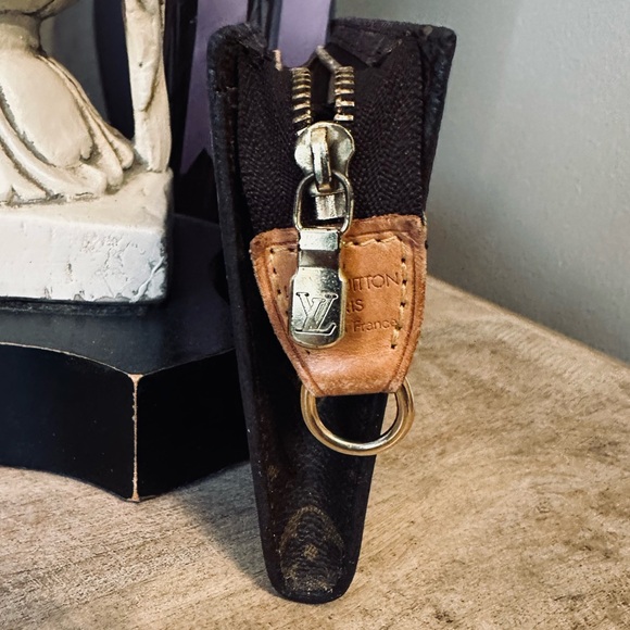 Louis Vuitton Monogram Mini Pochette - Picture 4 of 9